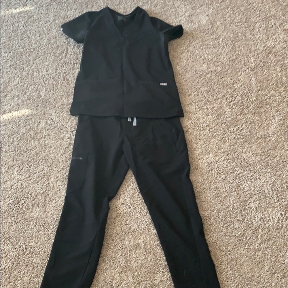 Women’s figs scrubs